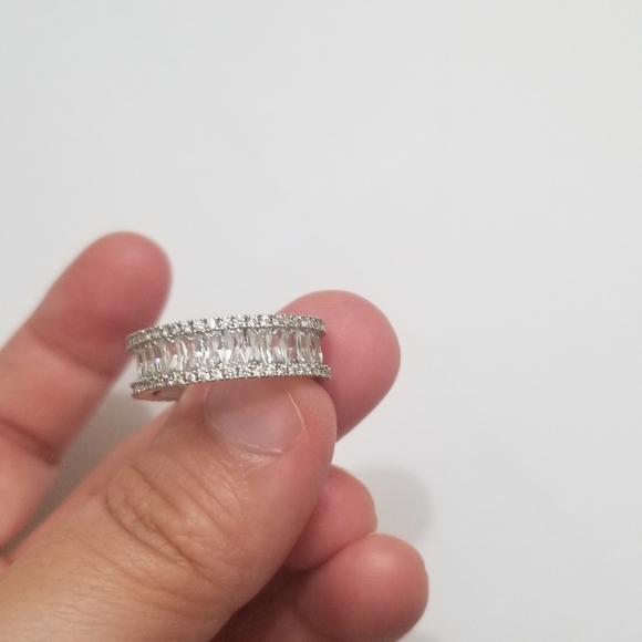 5⭐ RATED White Gold Filled CZ wedding band ring - Picture 7 of 10